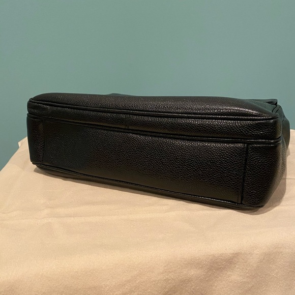 A hard to find Chanel black bag🦄🦄🦄 - Picture 4 of 11